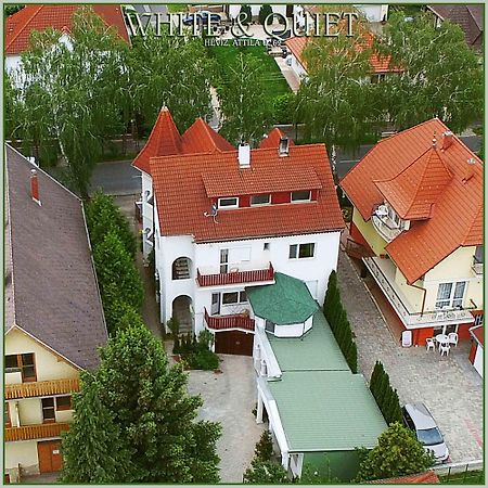 White & Quiet Apartment House Хевиз Экстерьер фото
