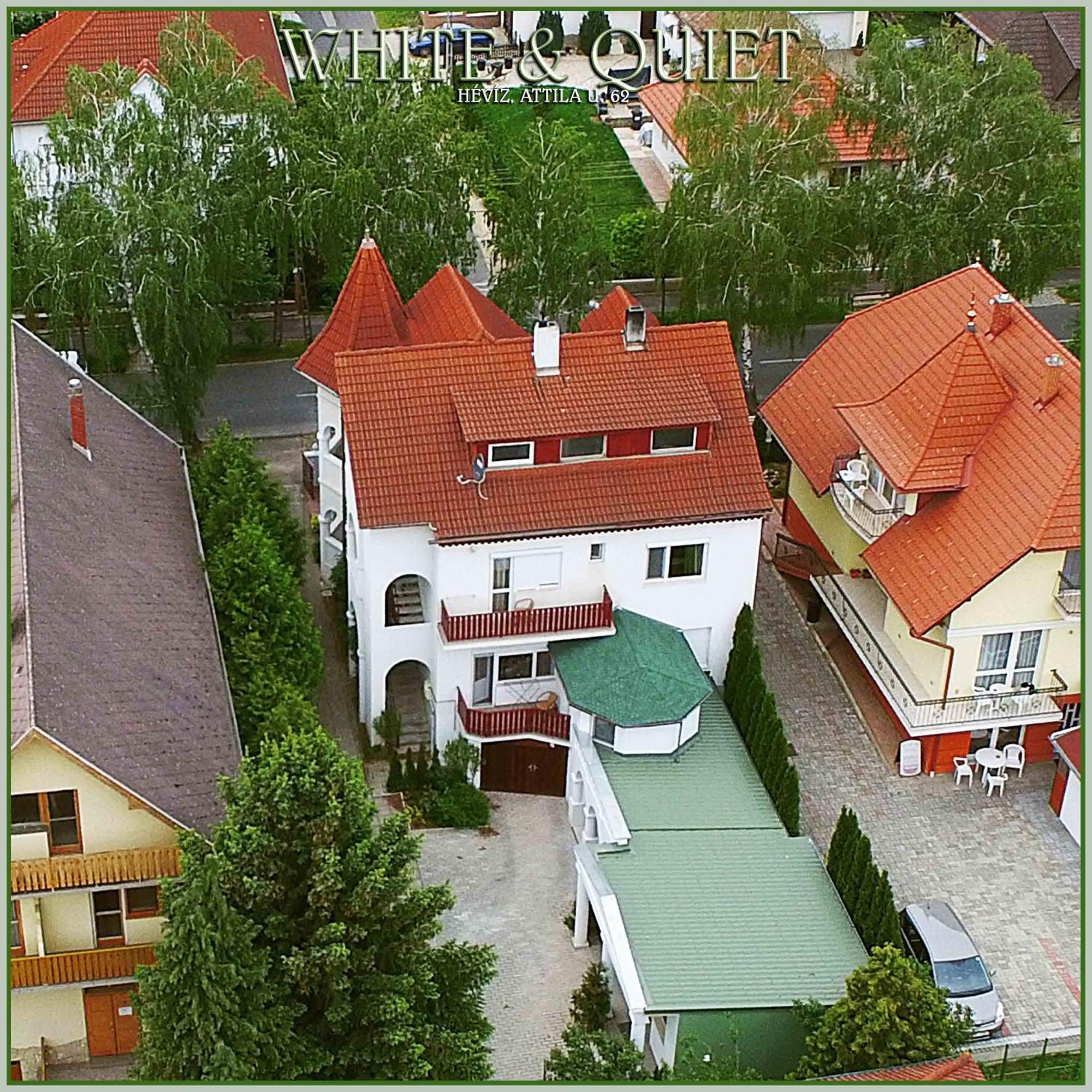 White & Quiet Apartment House Хевиз Экстерьер фото