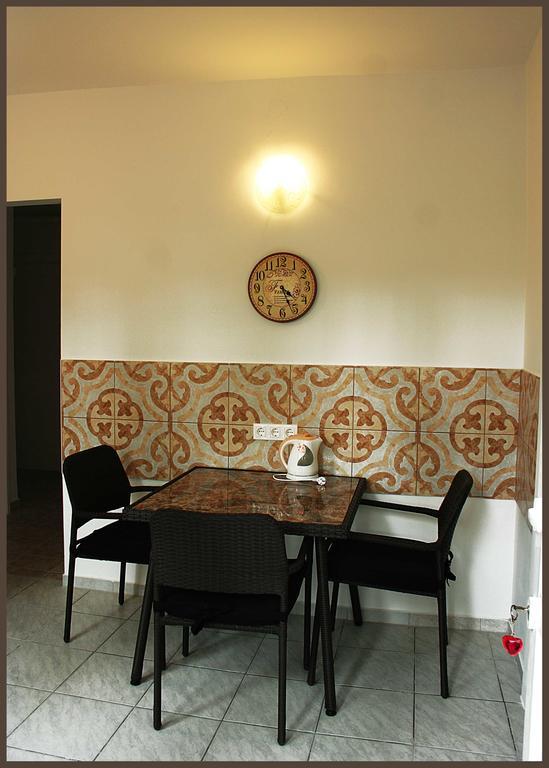White & Quiet Apartment House Хевиз Экстерьер фото