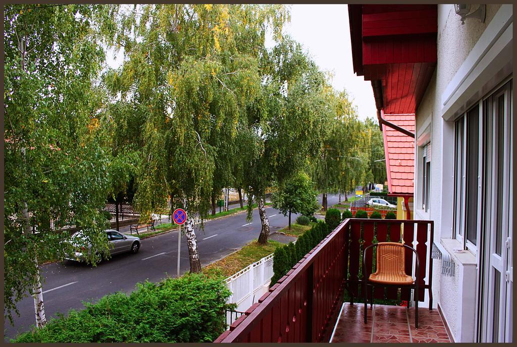 White & Quiet Apartment House Хевиз Экстерьер фото