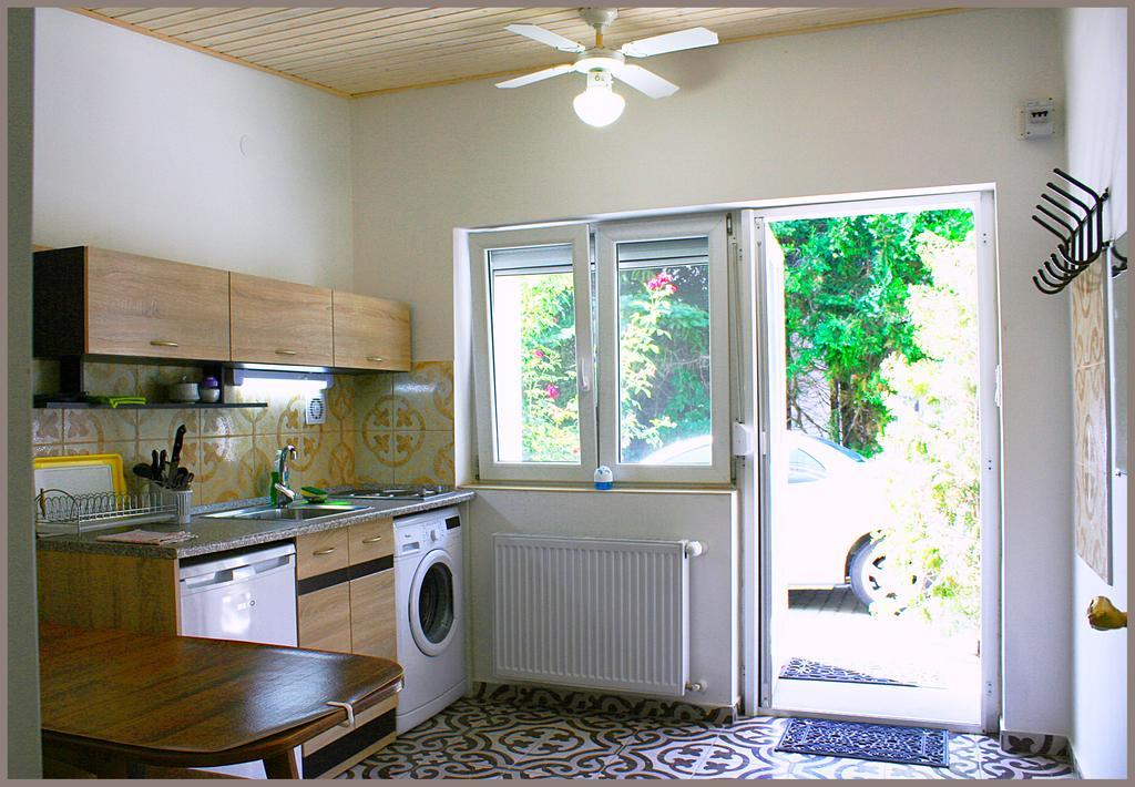 White & Quiet Apartment House Хевиз Экстерьер фото
