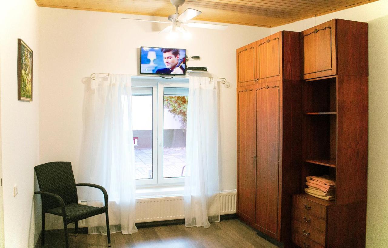 White & Quiet Apartment House Хевиз Экстерьер фото