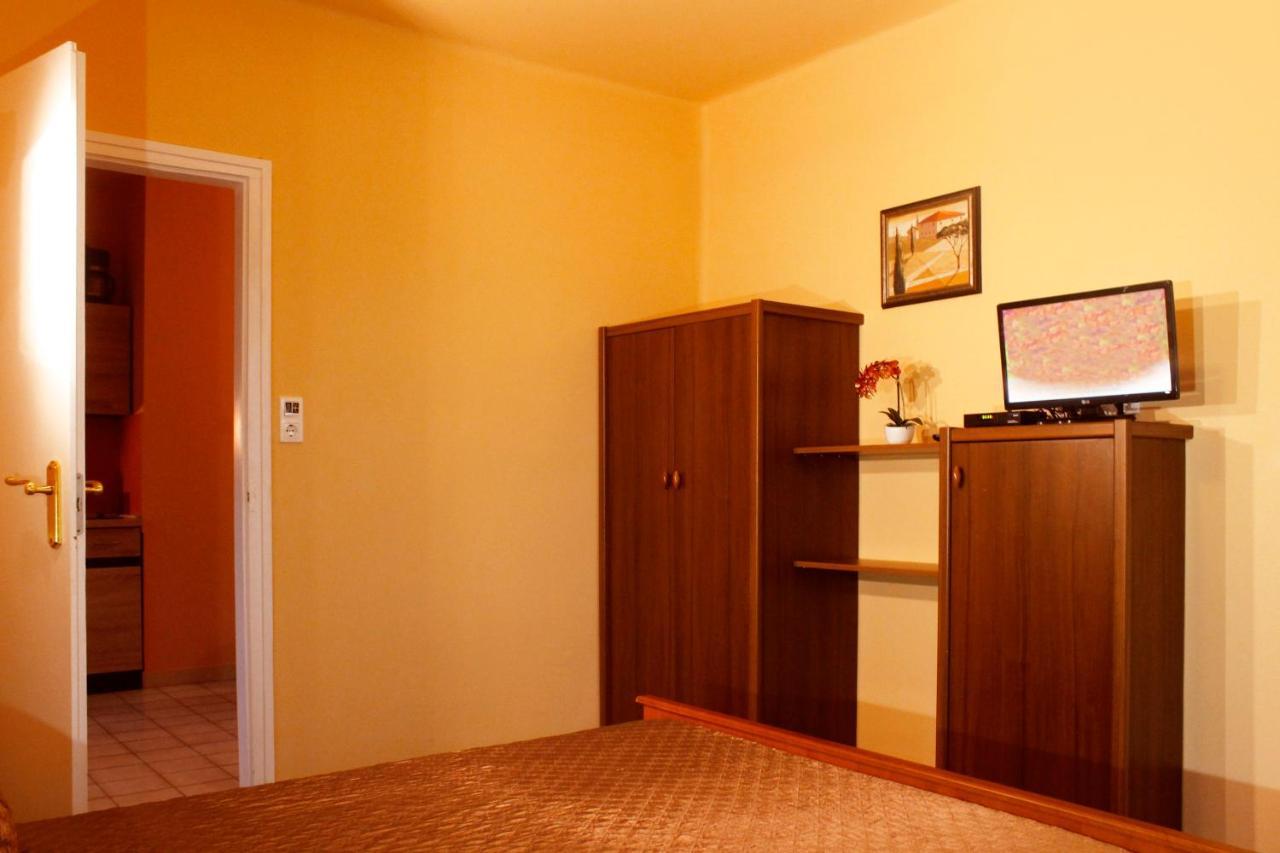 White & Quiet Apartment House Хевиз Экстерьер фото