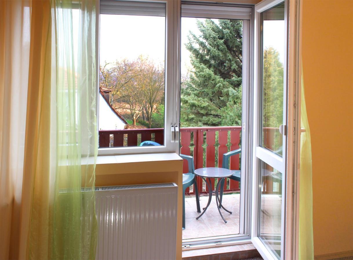 White & Quiet Apartment House Хевиз Экстерьер фото
