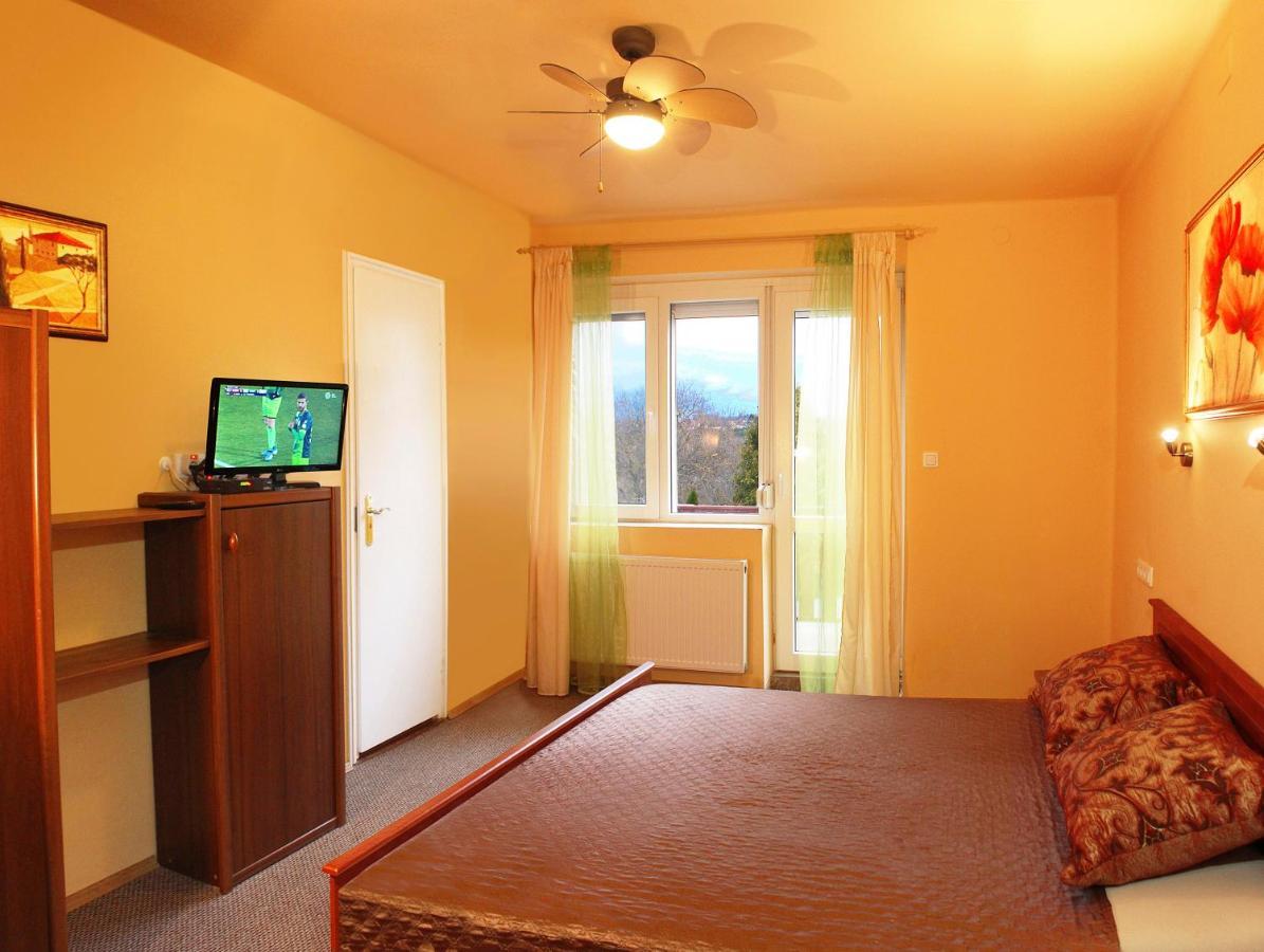 White & Quiet Apartment House Хевиз Экстерьер фото