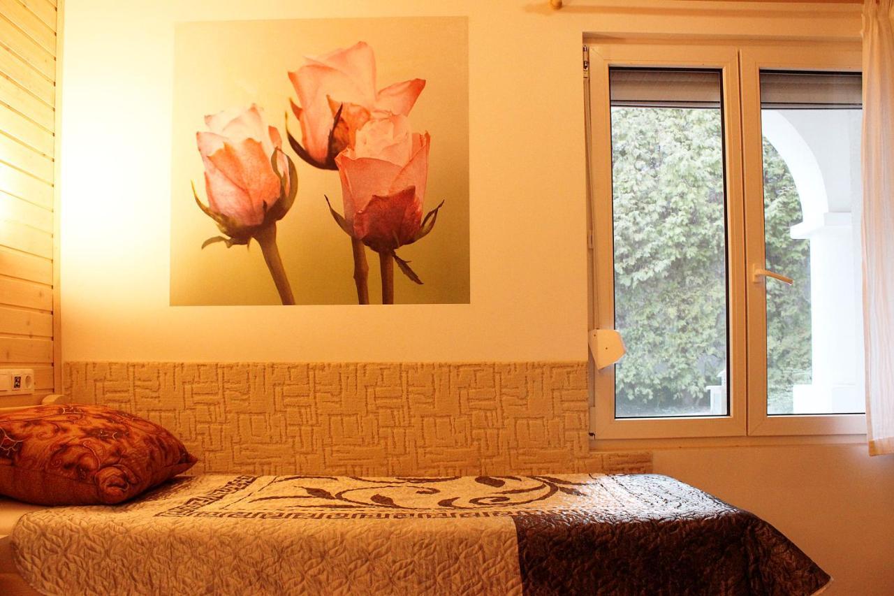 White & Quiet Apartment House Хевиз Экстерьер фото